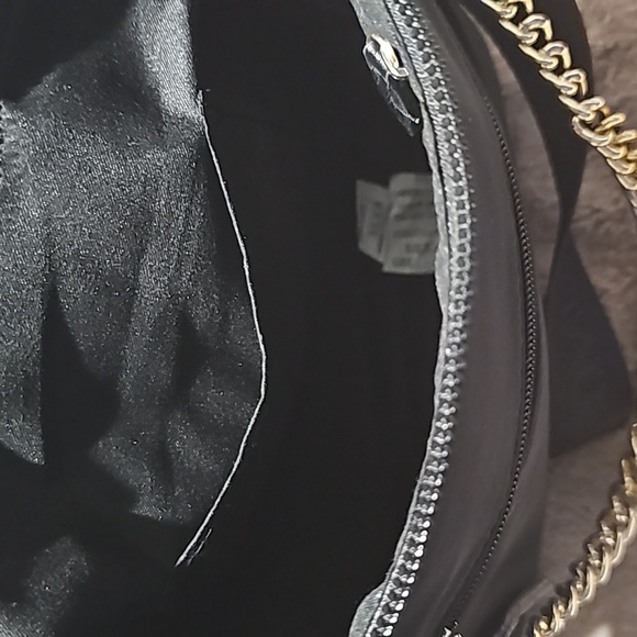 ADRIENNE VITTADINI NYLON CROSSBODY w/DETACHABLE  POUCH - Picture 6 of 6